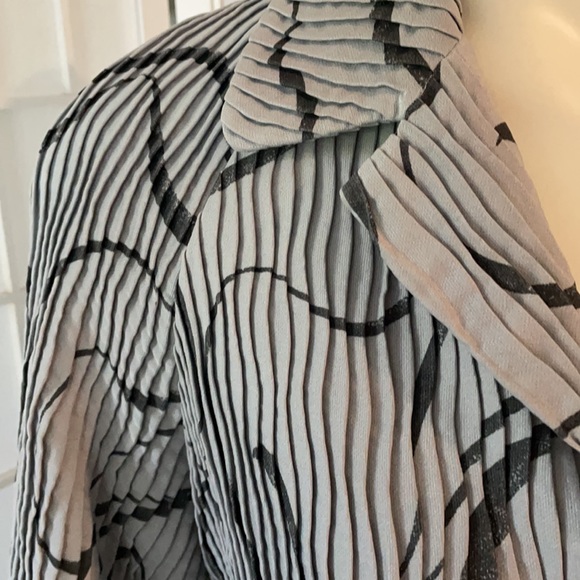 Pleated Gray Cropped Jacket Sz PS - Picture 2 of 5